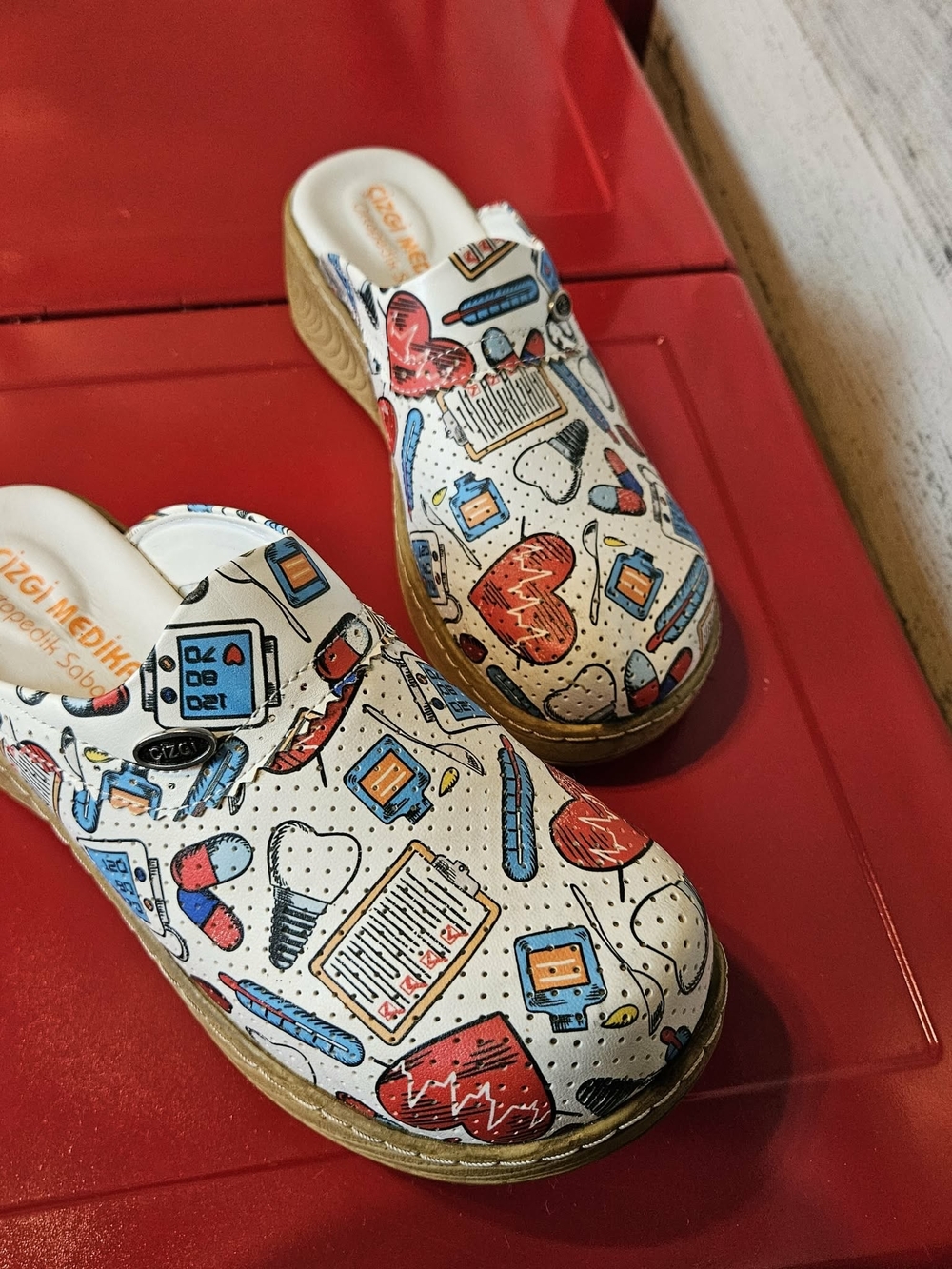 Çizgi Medikal orthopedic sabo slippers feature a whimsical medical-themed print